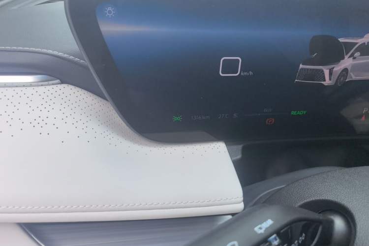 Used Buick GL8 New Energy 2024 Lu Zun Deluxe Edition 7-Seater Odometer Close Up