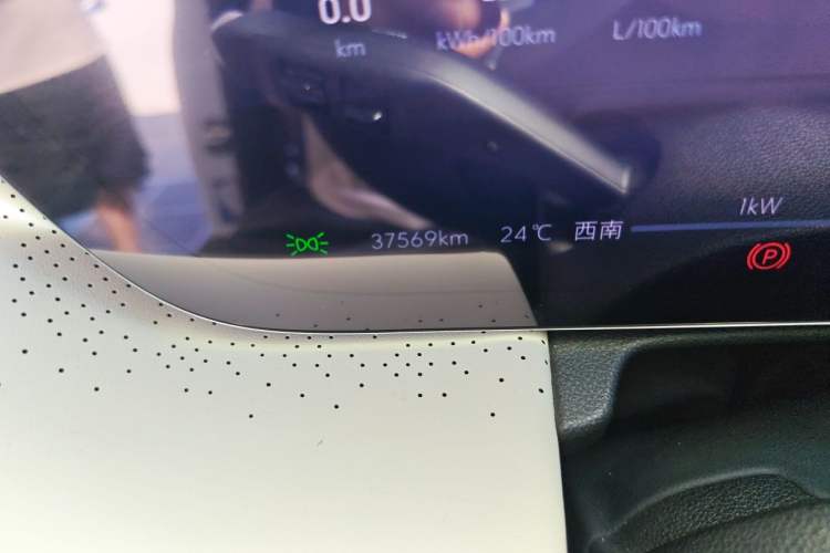 Used Buick GL8 New Energy 2024 Lu Zun Deluxe Edition 7-Seater Odometer Close Up