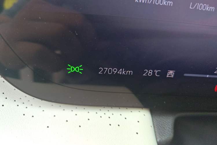 Used Buick GL8 New Energy 2024 Lu Zun Deluxe Edition 7-Seater Odometer Close Up