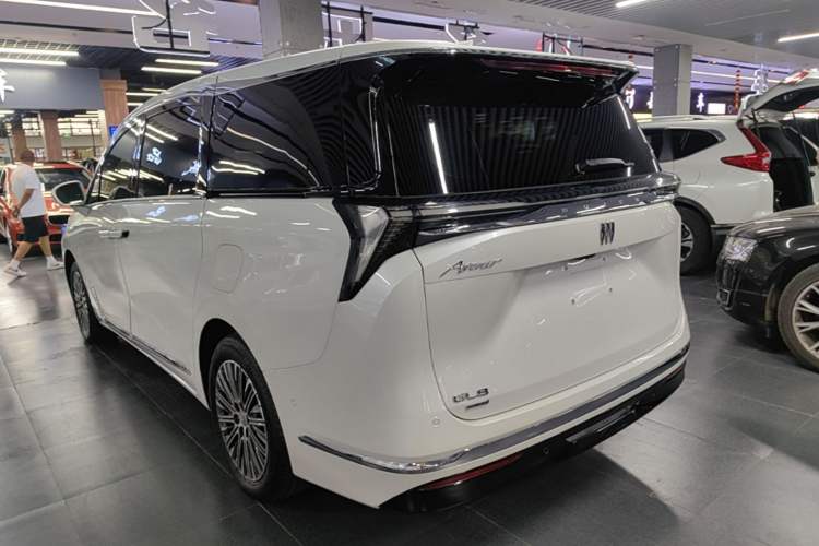 Used Buick GL8 New Energy 2024 Lu Zun Luxury Edition 7-Seater Rear Left 45 Deg