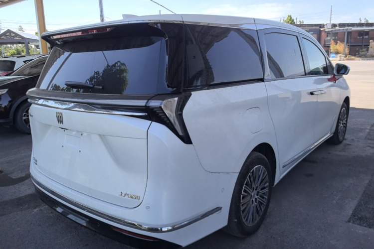 Used Buick GL8 New Energy 2024 Lu Zun Luxury Edition 7-Seater Rear Right 45 Deg