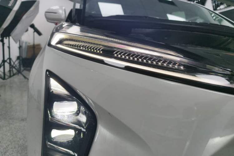 Used Buick GL8 New Energy 2024 Lu Zun Deluxe Edition 7-Seater Right Front Headlight