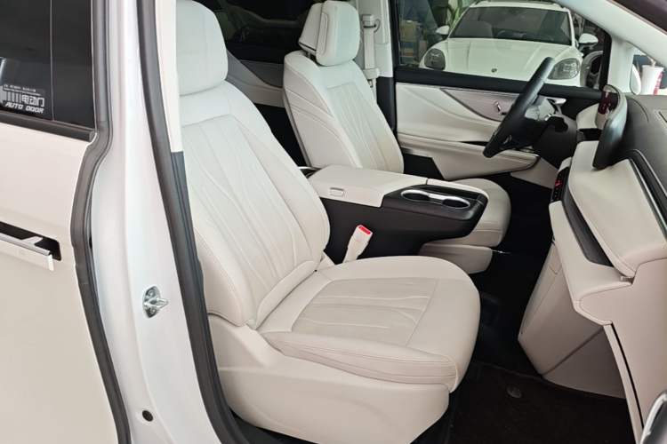 Used Buick GL8 New Energy 2024 Lu Zun Smart Edition 7-Seater Right Front Seat