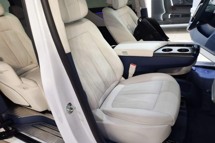 Used Buick GL8 New Energy 2024 Lu Zun Luxury Edition 7-Seater Right Front Seat