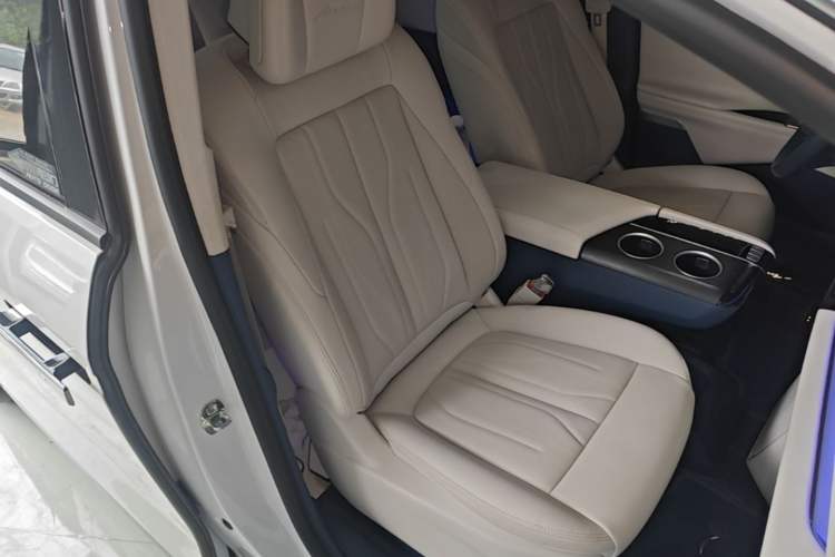 Used Buick GL8 New Energy 2024 Lu Zun Luxury Edition 7-Seater Right Front Seat