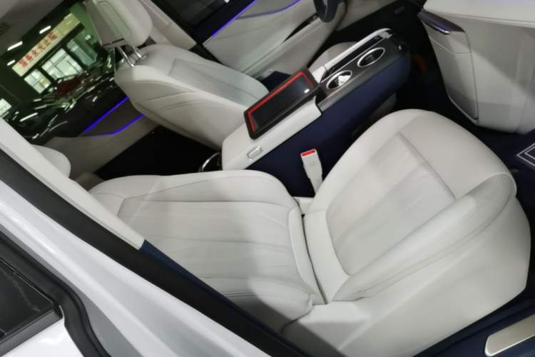Used Buick GL8 New Energy 2024 Lu Zun Luxury Edition 7-Seater Right Front Seat