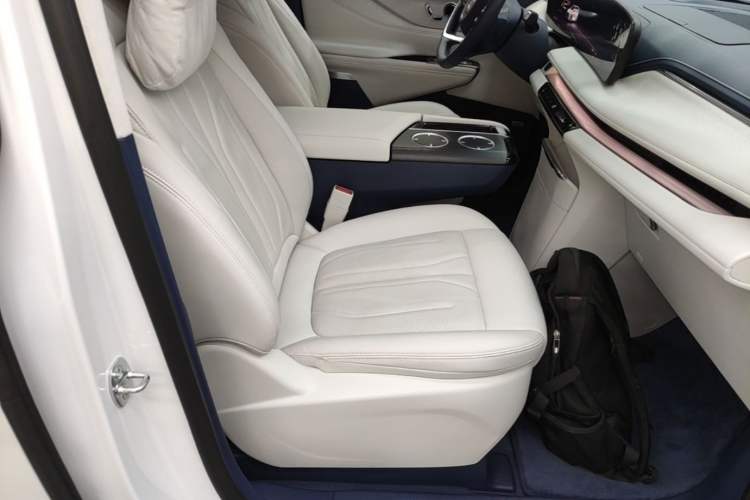 Used Buick GL8 New Energy 2024 Lu Zun Luxury Edition 6-Seater Right Front Seat