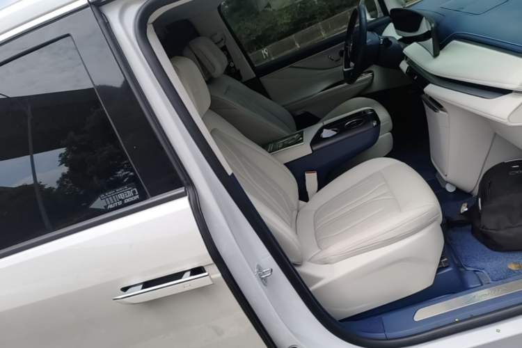 Used Buick GL8 New Energy 2024 Lu Zun Luxury Edition 6-Seater Right Front Seat
