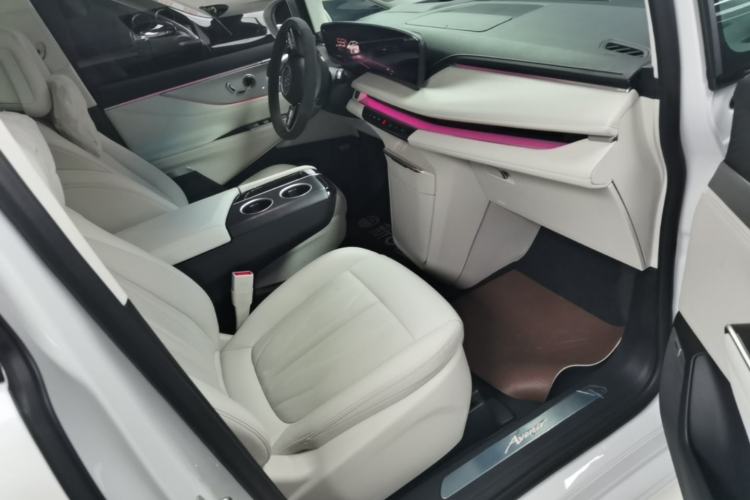 Used Buick GL8 New Energy 2024 Lu Zun Luxury Edition 7-Seater Right Front Seat