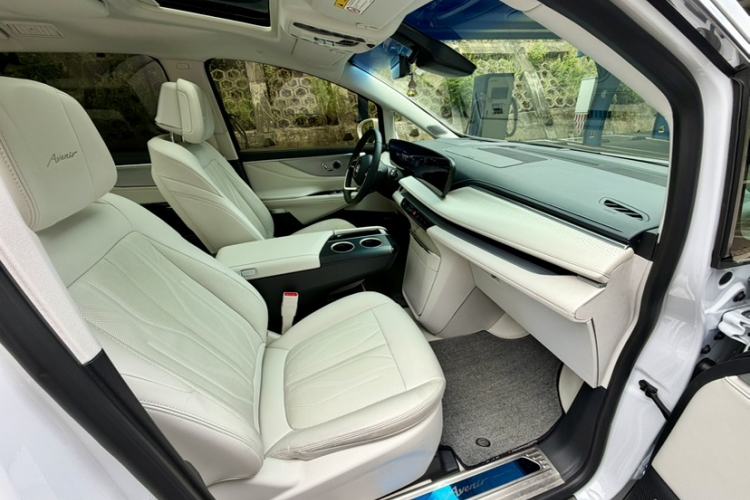 Used Buick GL8 New Energy 2024 Lu Zun Deluxe Edition 7-Seater Right Front Seat