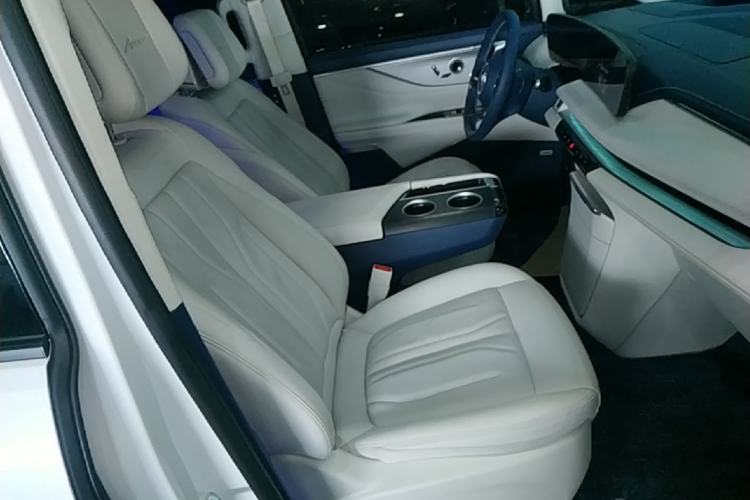 Used Buick GL8 New Energy 2024 Lu Zun Luxury Edition 6-Seater Right Front Seat