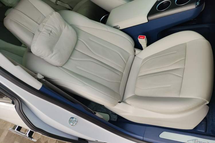Used Buick GL8 New Energy 2024 Lu Zun Luxury Edition 7-Seater Right Front Seat