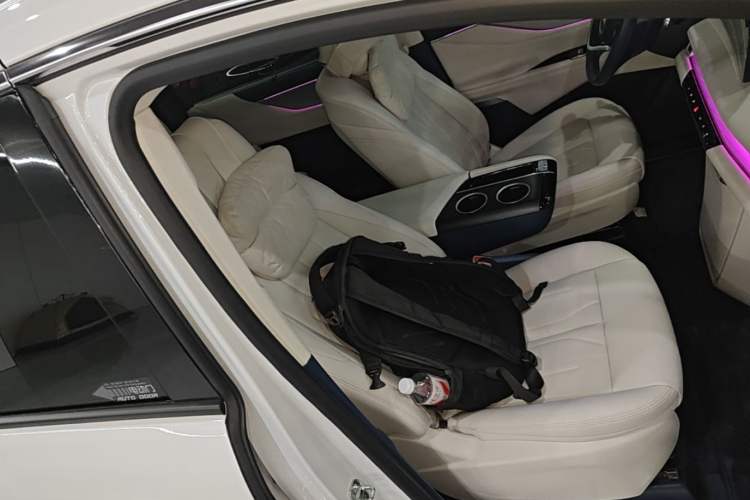 Used Buick GL8 New Energy 2024 Lu Zun Luxury Edition 7-Seater Right Front Seat