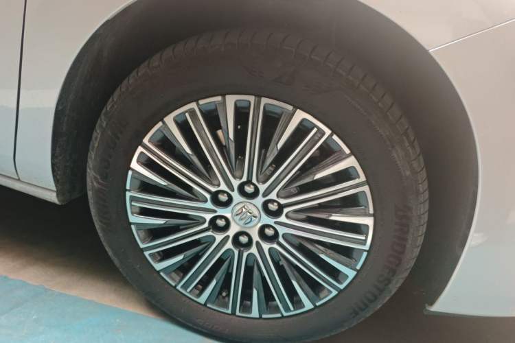 Used Buick GL8 New Energy 2024 Lu Zun Deluxe Edition 7-Seater Right Front Wheel Hub