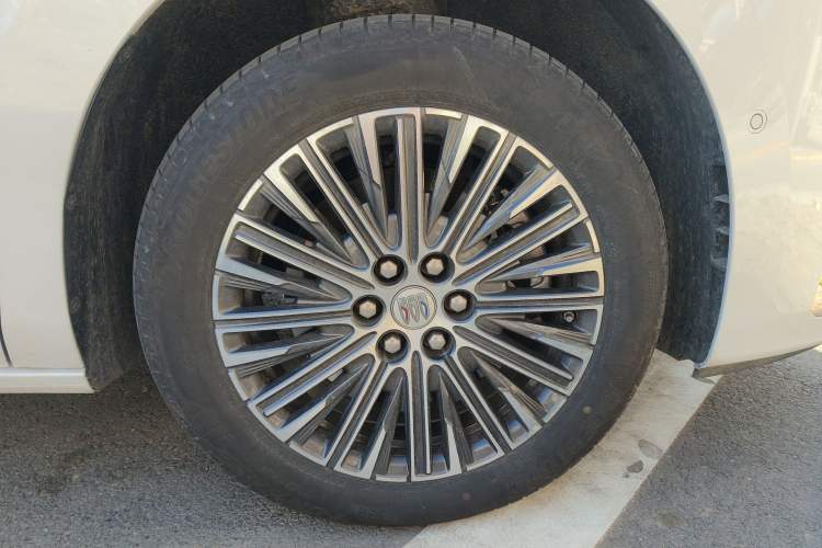 Used Buick GL8 New Energy 2024 Lu Zun Luxury Edition 7-Seater Right Front Wheel Hub