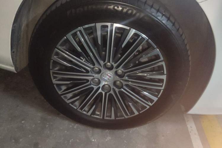 Used Buick GL8 New Energy 2024 Lu Zun Luxury Edition 7-Seater Right Front Wheel Hub