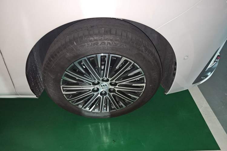 Used Buick GL8 New Energy 2024 Lu Zun Luxury Edition 6-Seater Right Front Wheel Hub