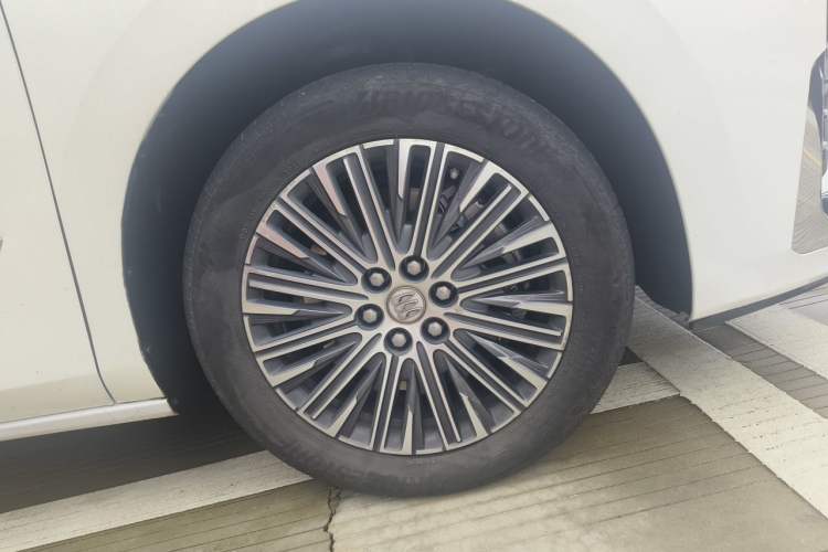 Used Buick GL8 New Energy 2024 Lu Zun Deluxe Edition 7-Seater Right Front Wheel Hub