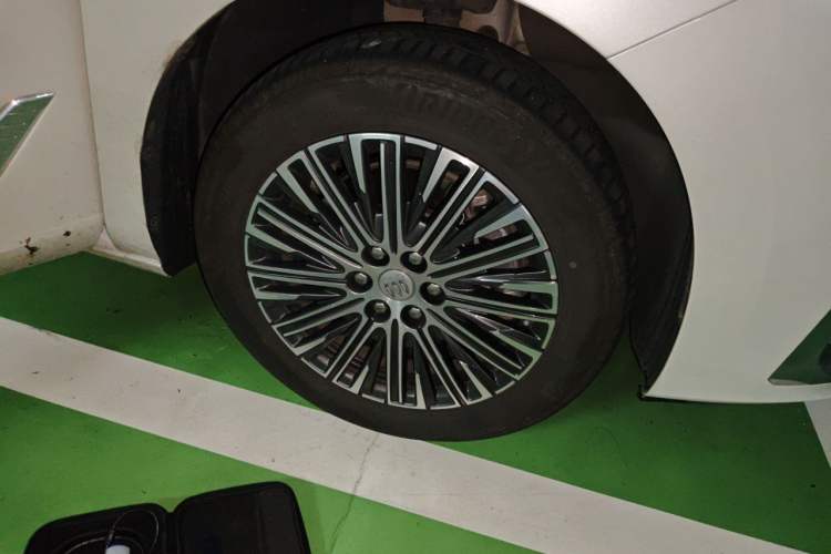 Used Buick GL8 New Energy 2024 Lu Zun Smart Edition 7-Seater Right Front Wheel Hub