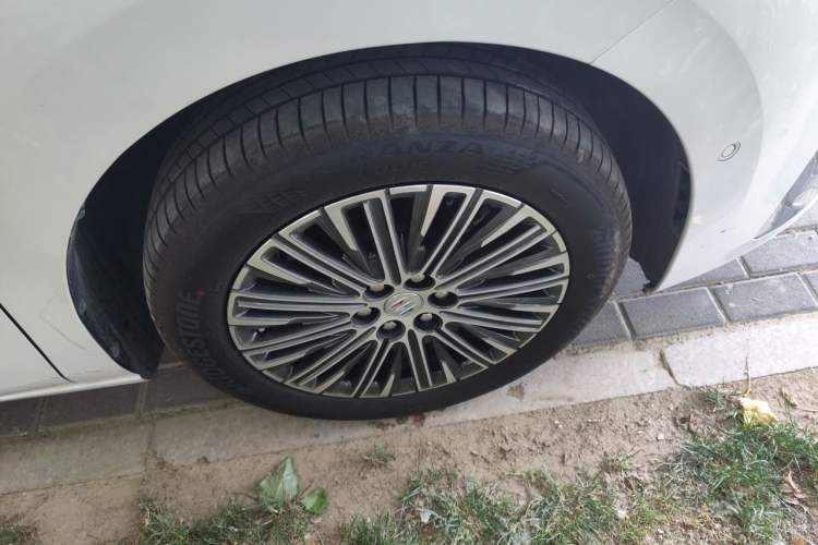 Used Buick GL8 New Energy 2024 Lu Zun Luxury Edition 7-Seater Right Front Wheel Hub