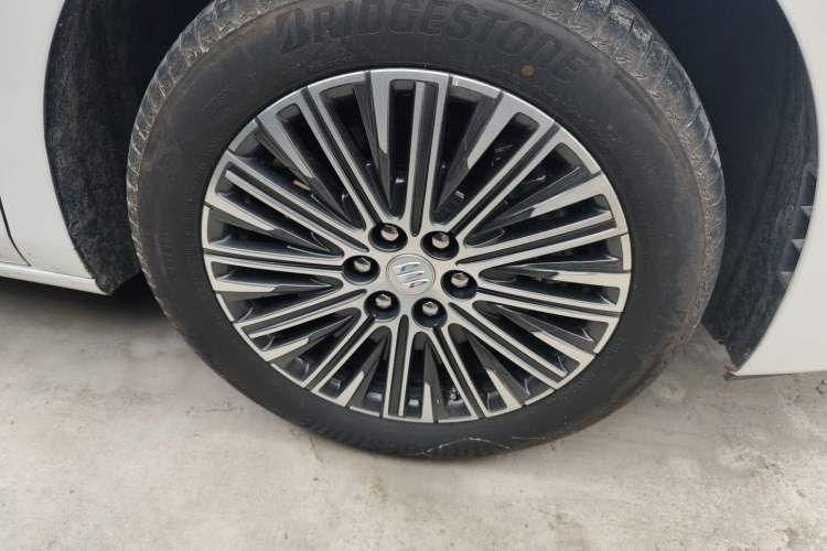 Used Buick GL8 New Energy 2024 Lu Zun Luxury Edition 7-Seater Right Front Wheel Hub
