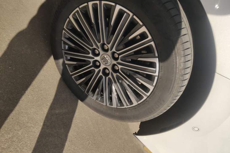 Used Buick GL8 New Energy 2024 Lu Zun Luxury Edition 7-Seater Right Front Wheel Hub