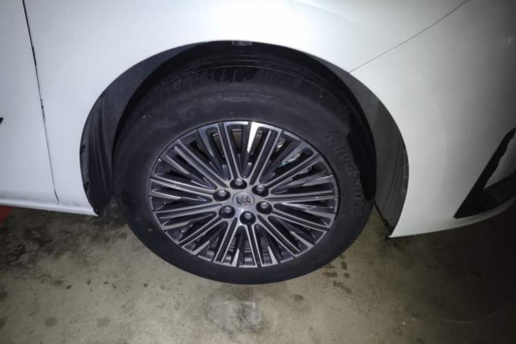 Used Buick GL8 New Energy 2024 Lu Zun Deluxe Edition 7-Seater Right Front Wheel Hub