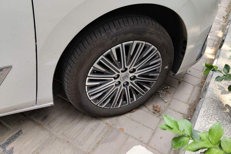 Used Buick GL8 New Energy 2024 Lu Zun Deluxe Edition 7-Seater Right Front Wheel Hub