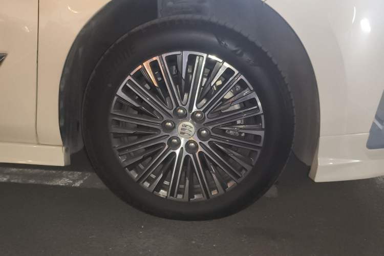 Used Buick GL8 New Energy 2024 Lu Zun Deluxe Edition 7-Seater Right Front Wheel Hub