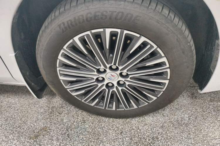 Used Buick GL8 New Energy 2024 Lu Zun Deluxe Edition 7-Seater Right Front Wheel Hub
