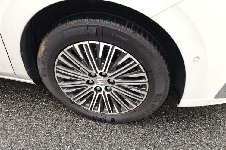 Used Buick GL8 New Energy 2024 Lu Zun Luxury Edition 7-Seater Right Front Wheel Hub