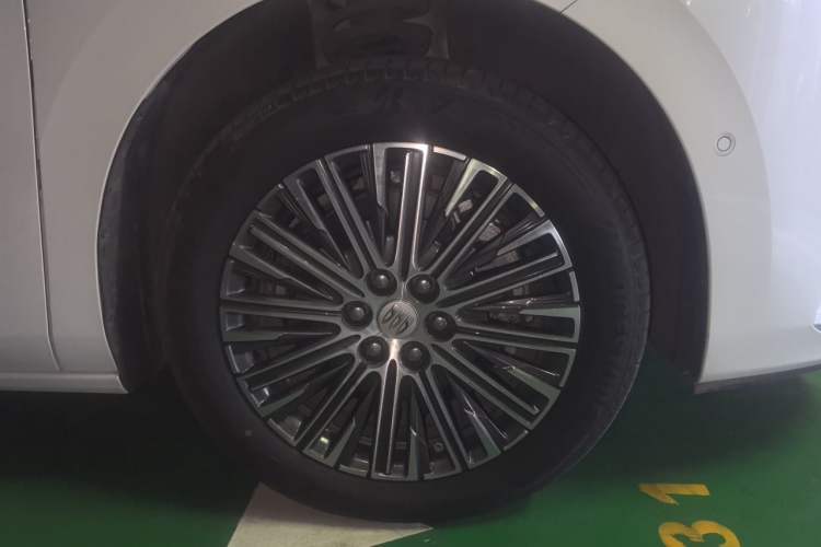 Used Buick GL8 New Energy 2024 Lu Zun Luxury Edition 7-Seater Right Front Wheel Hub