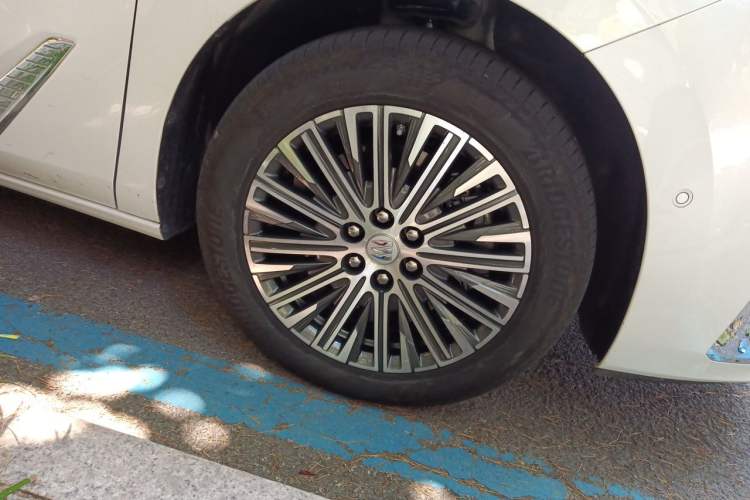 Used Buick GL8 New Energy 2024 Lu Zun Luxury Edition 7-Seater Right Front Wheel Hub