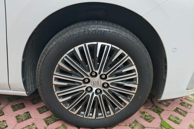 Used Buick GL8 New Energy 2024 Lu Zun Luxury Edition 7-Seater Right Front Wheel Hub