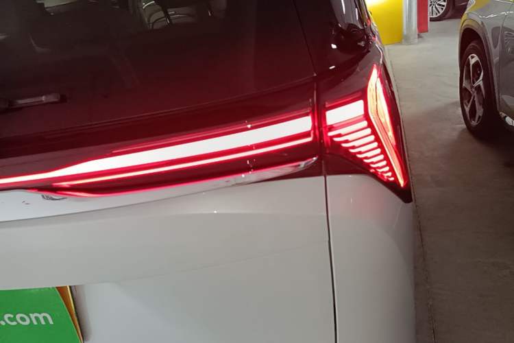 Used Buick GL8 New Energy 2024 Lu Zun Deluxe Edition 7-Seater Right Rear Taillight