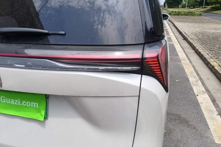 Used Buick GL8 New Energy 2024 Lu Zun Luxury Edition 6-Seater Right Rear Taillight