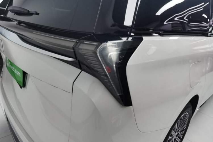 Used Buick GL8 New Energy 2024 Lu Zun Luxury Edition 7-Seater Right Rear Taillight