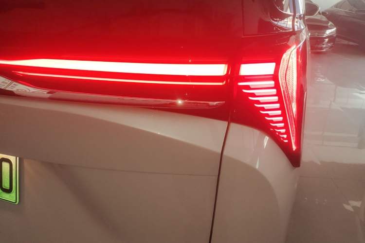 Used Buick GL8 New Energy 2024 Lu Zun Luxury Edition 6-Seater Right Rear Taillight