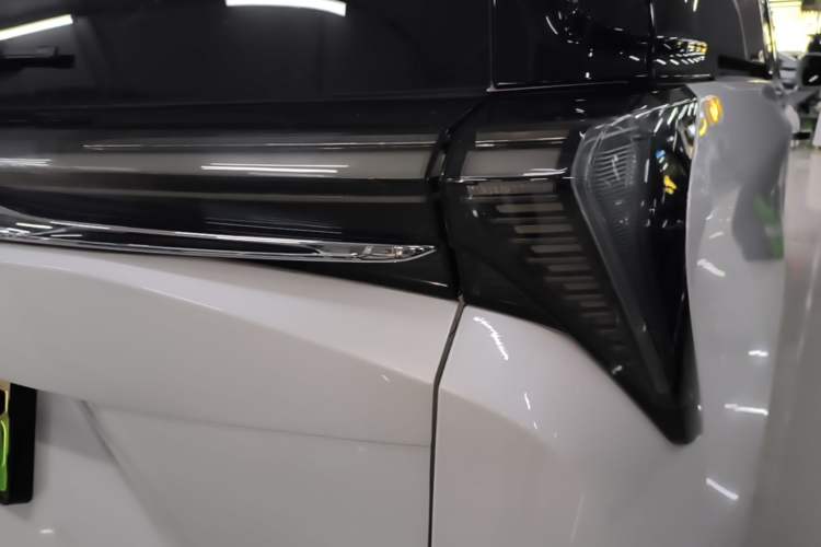 Used Buick GL8 New Energy 2024 Lu Zun Luxury Edition 7-Seater Right Rear Taillight