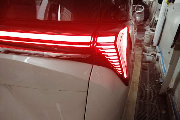 Used Buick GL8 New Energy 2024 Lu Zun Luxury Edition 7-Seater Right Rear Taillight
