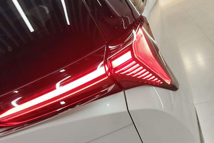 Used Buick GL8 New Energy 2024 Lu Zun Luxury Edition 7-Seater Right Rear Taillight