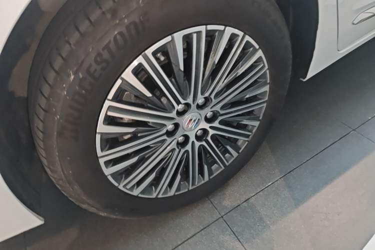 Used Buick GL8 New Energy 2024 Lu Zun Luxury Edition 6-Seater Right Rear Wheel Hub
