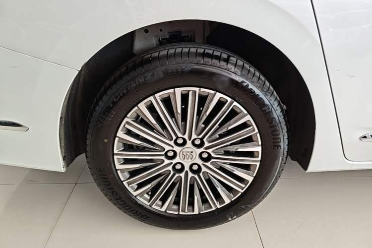 Used Buick GL8 New Energy 2024 Lu Zun Smart Edition 7-Seater Right Rear Wheel Hub