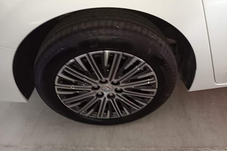 Used Buick GL8 New Energy 2024 Lu Zun Deluxe Edition 7-Seater Right Rear Wheel Hub