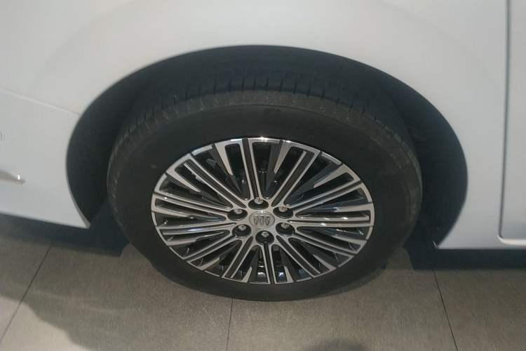 Used Buick GL8 New Energy 2024 Lu Zun Luxury Edition 7-Seater Right Rear Wheel Hub
