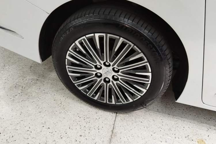 Used Buick GL8 New Energy 2024 Lu Zun Deluxe Edition 7-Seater Right Rear Wheel Hub