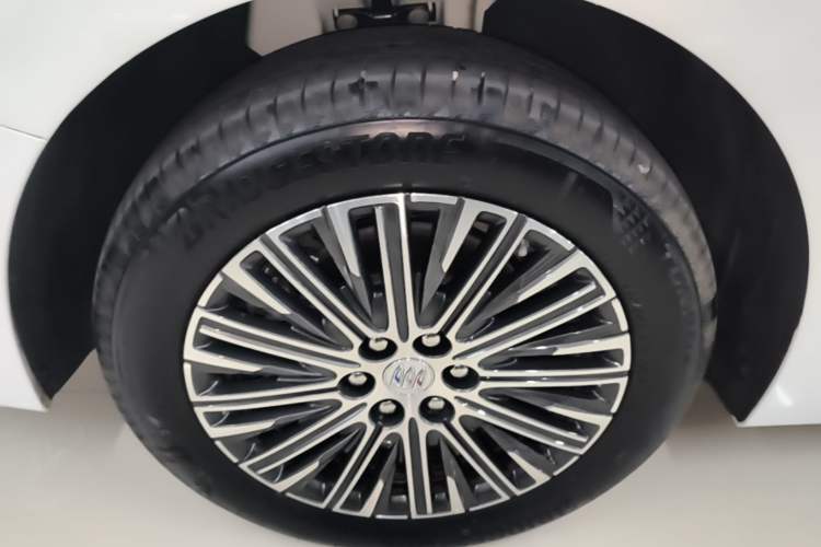 Used Buick GL8 New Energy 2024 Lu Zun Luxury Edition 7-Seater Right Rear Wheel Hub