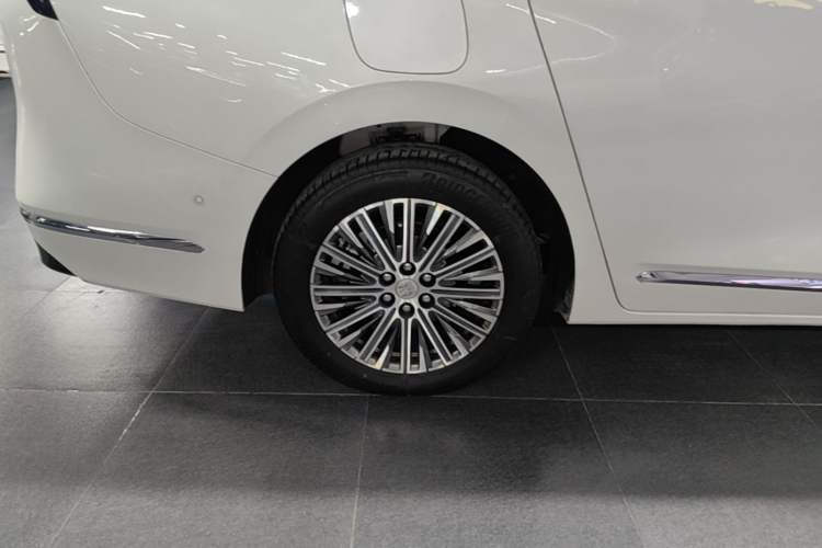Used Buick GL8 New Energy 2024 Lu Zun Luxury Edition 7-Seater Right Rear Wheel Hub