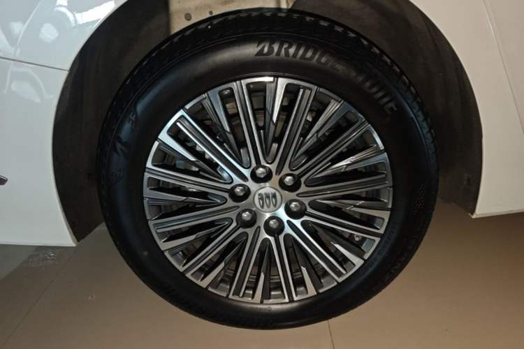 Used Buick GL8 New Energy 2024 Lu Zun Luxury Edition 7-Seater Right Rear Wheel Hub
