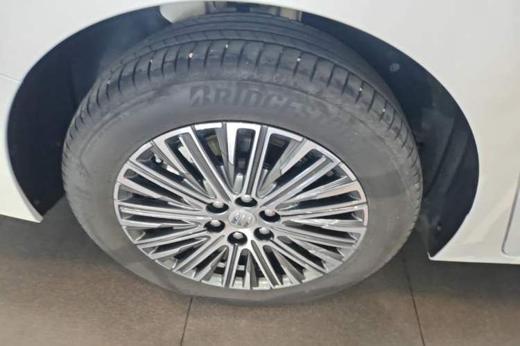 Used Buick GL8 New Energy 2024 Lu Zun Luxury Edition 6-Seater Right Rear Wheel Hub